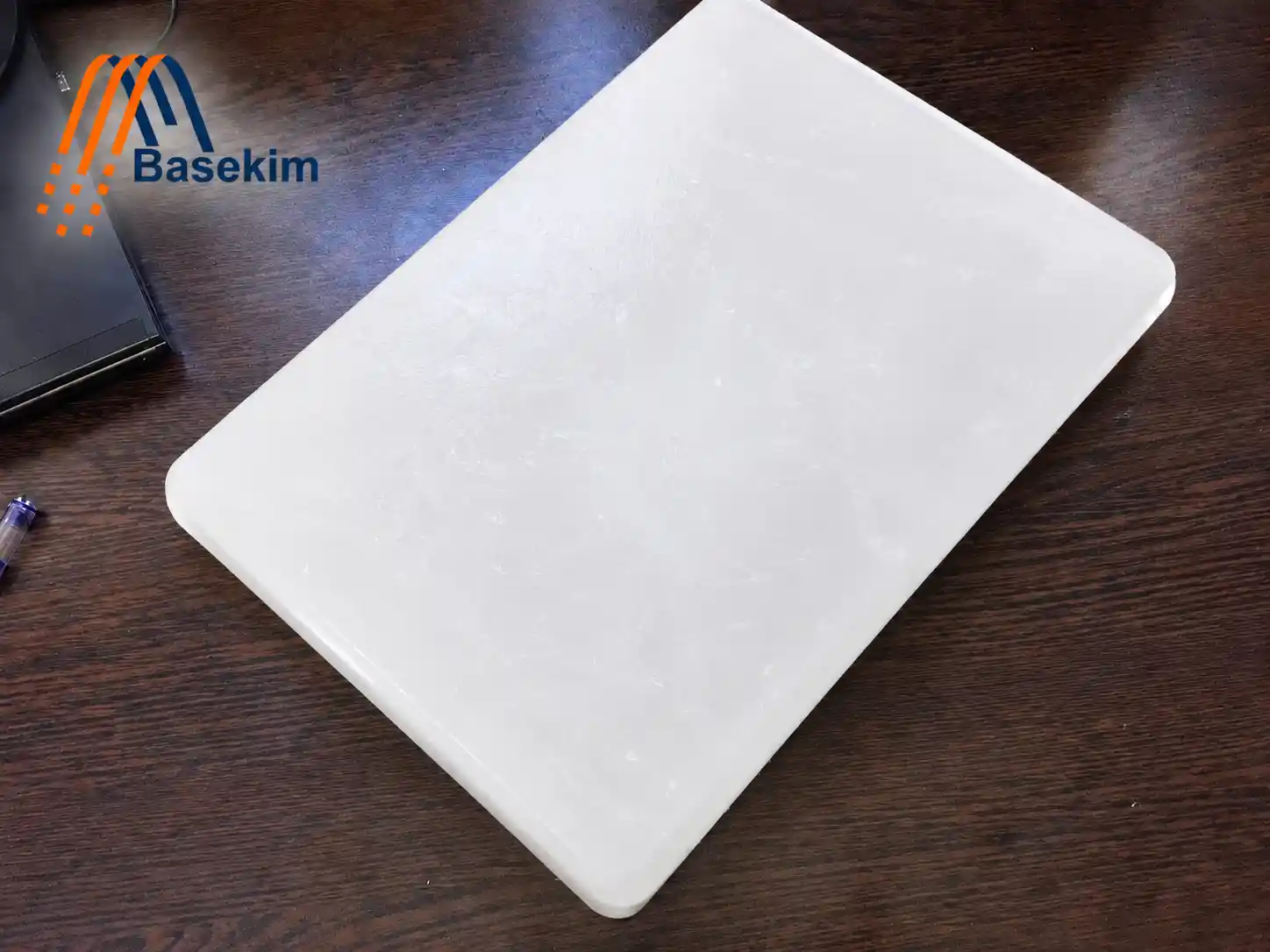 Semi refined paraffin wax 1-1.5% Grade